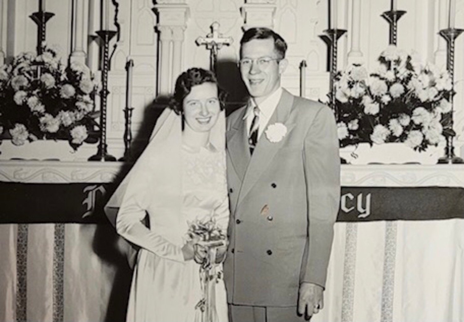 Robert “Bob” Kraemer and Carol Lee (Lamb) Kraemer met at a dance at Newaukum Grange in 1948. They were married on Nov. 29, 1952, at St. Joseph Catholic Church in Chehalis.